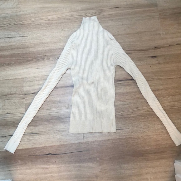 Mock neck ribbed long sleeve - Picture 2 of 3